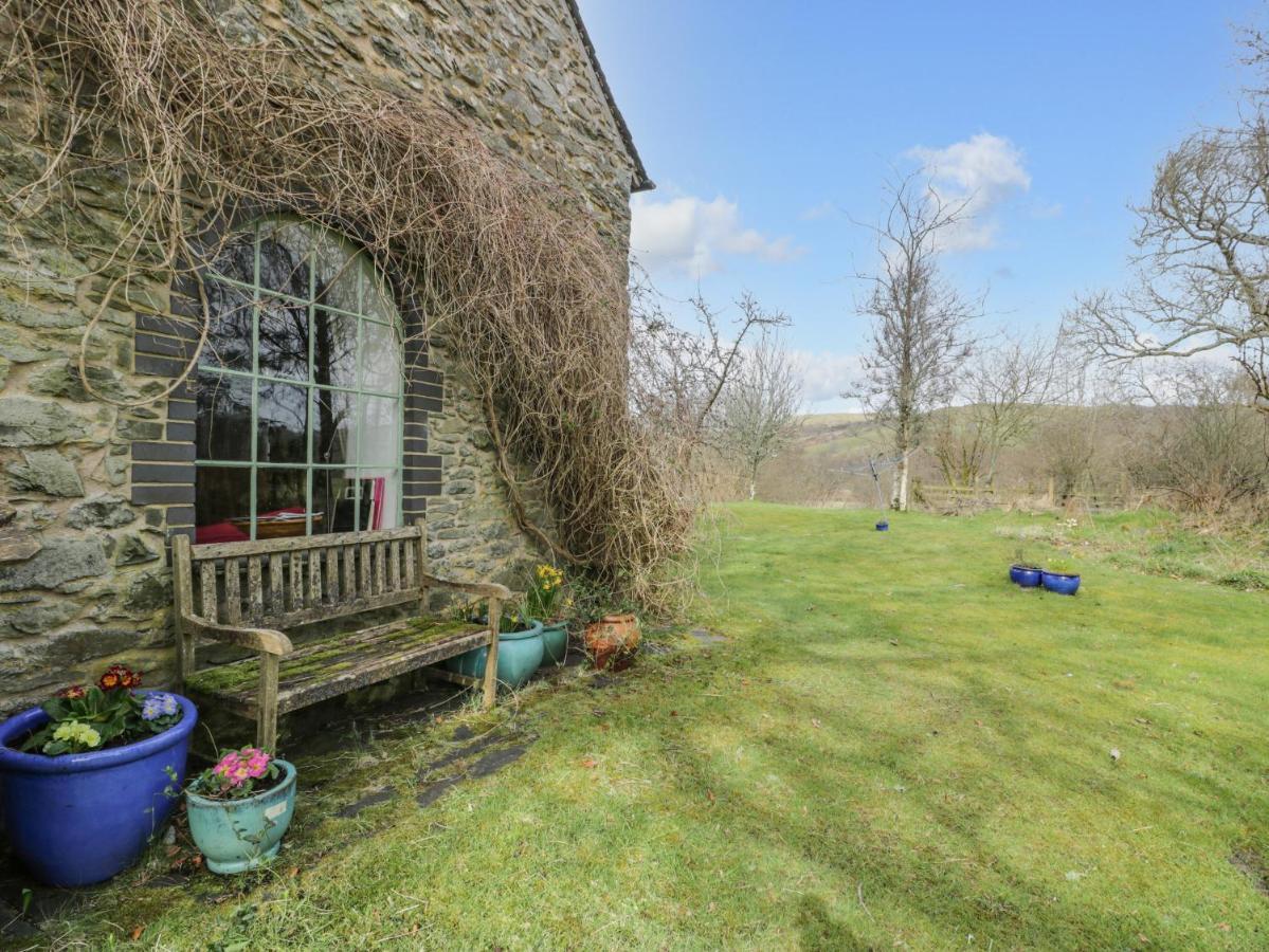 Beudy Dolpebyll Villa Llangadfan Exterior photo