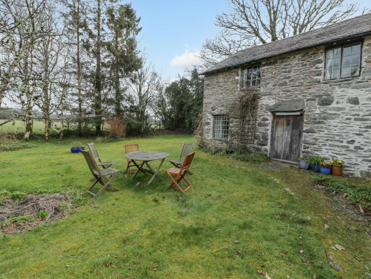Beudy Dolpebyll Villa Llangadfan Exterior photo